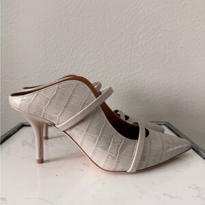 Malone Souliers Croc-Embossed grey Heels